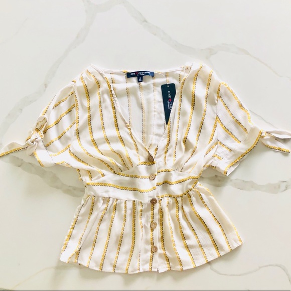 ⚜️C R O P   TOP⚜️ - Picture 2 of 3